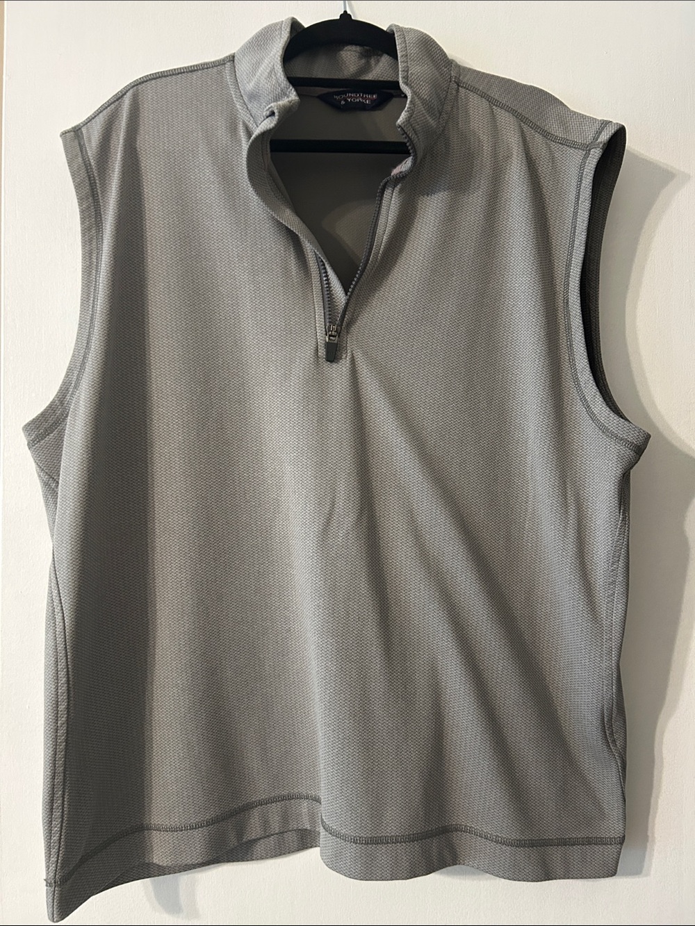 Roundtree & Yorke Light Gray Sleeveless Quarter-Zip Performance Polo